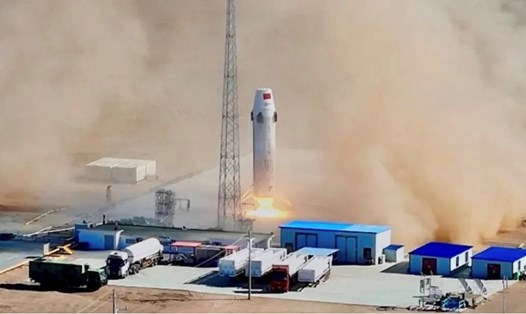 Tên lửa chở hàng thương mại Hyperbolic-2 hạ cánh tại Trung tâm phóng vệ tinh Tửu Tuyền, tây bắc Trung Quốc. Ảnh: iSpace
