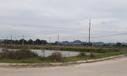 Một số khu đất ở tại phường Ninh Phong (thành phố Ninh Bình) được tổ chức đấu giá đến 2 lần nhưng vẫn ế. Ảnh: Diệu Anh
