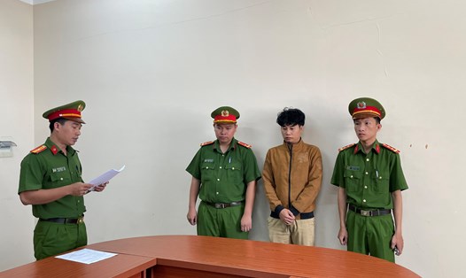 Đối tượng Nguyễn Văn Giang bị Công an bắt giữ vì tội buôn lậu. Ảnh Công an cung cấp