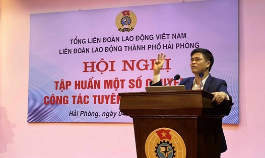 Phó Chủ tịch Tổng LĐLĐ Việt Nam Ngọ Duy Hiểu tại Hội nghị ngày 4.11 ở Hải Phòng. Ảnh: Hoàng Thanh