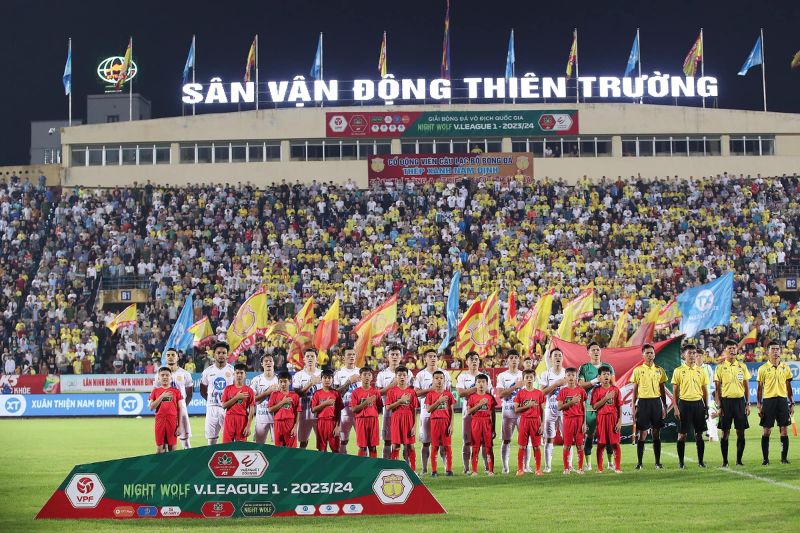Nguyễn Phong Hồng Duy ra sân ngay từ đầu trận Nam Định và TPHCM ở vòng 3 Night Wolf V.League 2023-2024. Ảnh: Nam Định FC