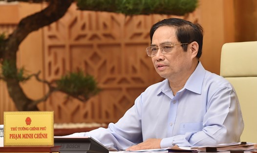 Thủ tướng Chính phủ Phạm Minh Chính chỉ đạo tập trung thực hiện các giải pháp cấp bách chống khai thác hải sản bất hợp pháp. Ảnh: VGP