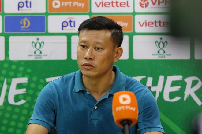 Huấn luyện viên Thạch Bảo Khanh của Viettel FC. Ảnh: Minh Dân