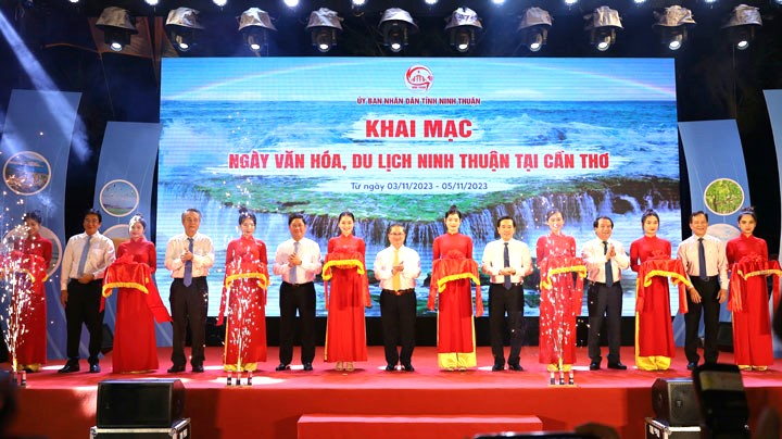 Ngày văn hóa, du lịch Ninh Thuận tại Cần Thơ được khai mạc vào tối 4.11. Ảnh: Yến Phương