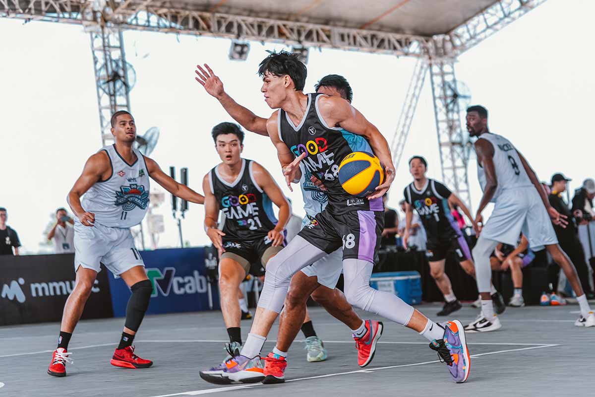 Caleb Nguyễn (giữa) sắm vai chủ lực GG Basketball. Ảnh: VBA