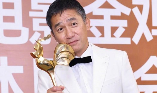 Lương Triều Vỹ lần đầu tiên thắng giải Nam chính xuất sắc của giải thưởng điện ảnh Kim Kê Trung Quốc. Ảnh: Xinhua