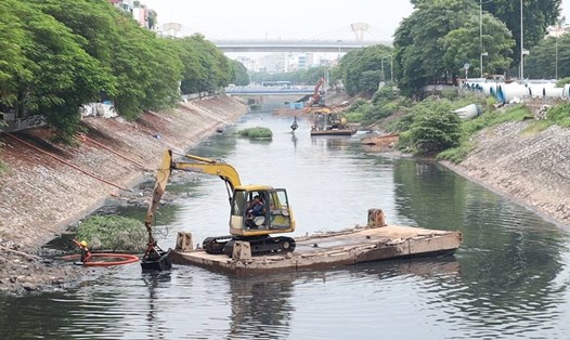 Nhiều con sông nội đô Hà Nội bị ô nhiễm. Ảnh: Phương Thảo