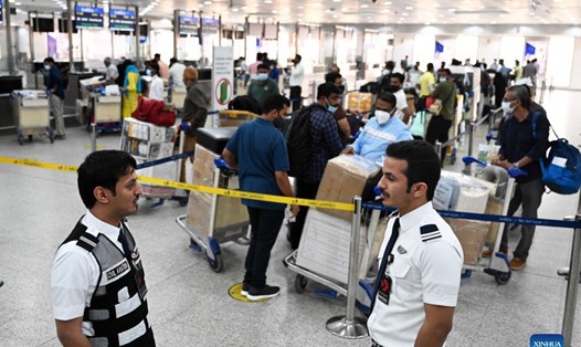 Khi du khách tự bảo vệ hành lý cá nhân, chuyến đi sẽ thuận lợi hơn rất nhiều. Ảnh: Xinhua