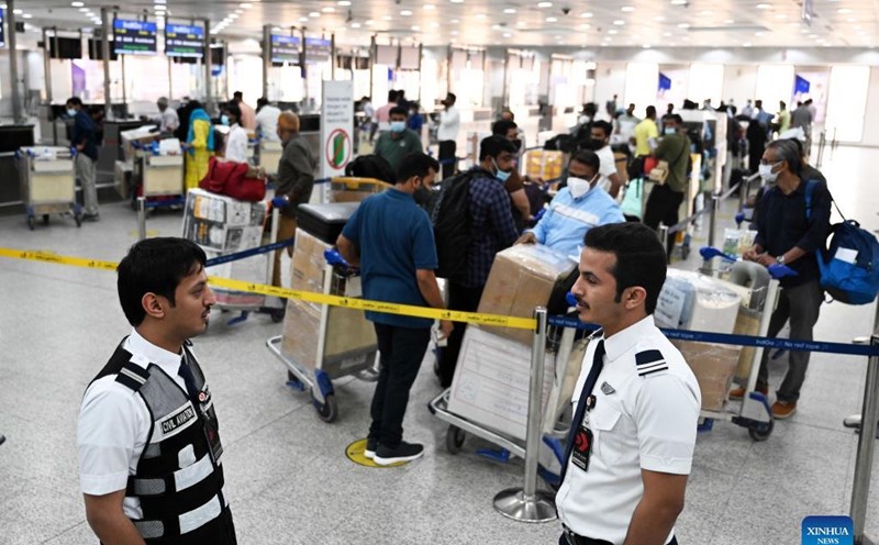 Khi du khách tự bảo vệ hành lý cá nhân, chuyến đi sẽ thuận lợi hơn rất nhiều. Ảnh: Xinhua