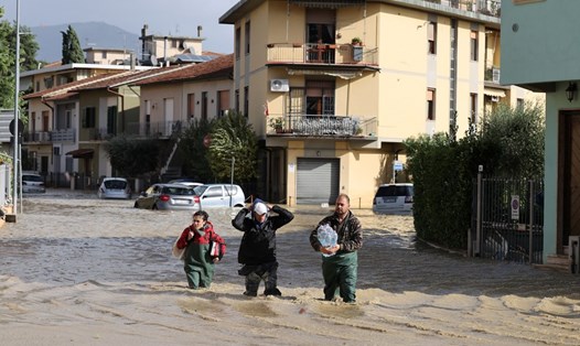 Bão Ciaran gây ngập lụt tồi tệ ở Tuscany, Italy, ngày 3.11.2023. Ảnh: Xinhua