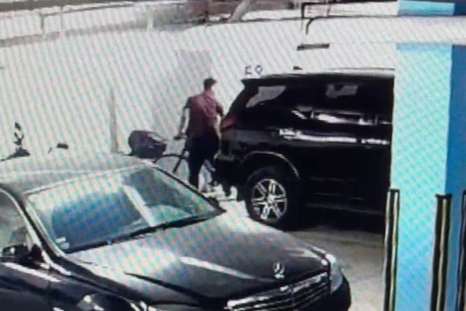Hình ảnh đối tượng trộm cắp xe đạp được trích xuất từ camera của toà nhà. Ảnh: CAHN
