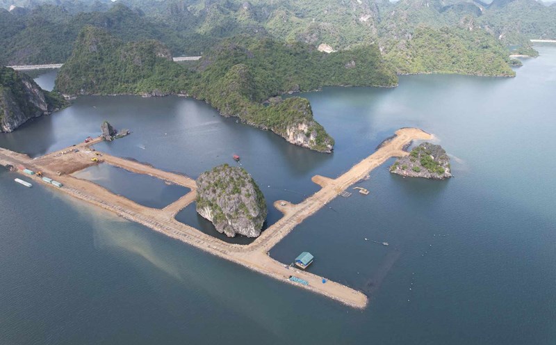 Dự án có 3,88 ha nằm trong vùng đệm vịnh Hạ Long. Ảnh: Nguyễn Hùng