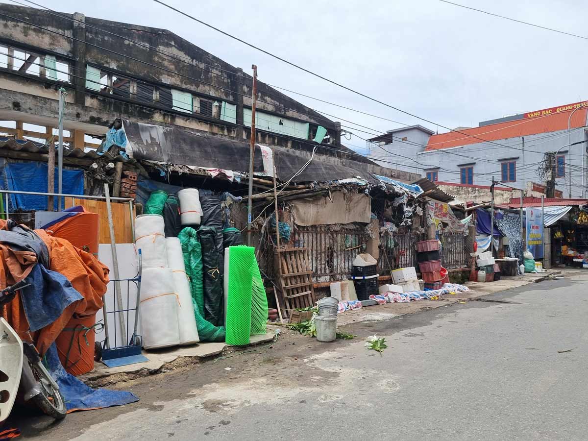 Chợ trung tâm thị trấn Vĩnh Bảo theo ghi nhận của phóng viên Báo Lao Động trước đó. Ảnh: Hà Vi