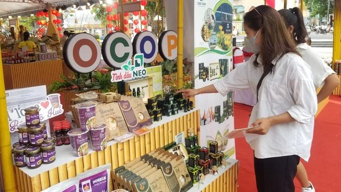 Điểm bán hàng Việt, điểm giới thiệu và bán sản phẩm OCOP tại Huế. Ảnh: PĐ