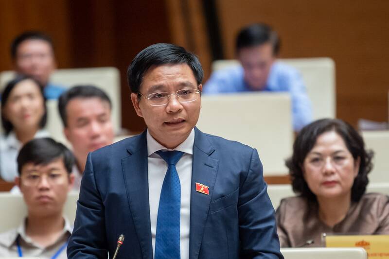 Bộ trưởng Bộ Giao thông vận tải Nguyễn Văn Thắng trả lời chất vấn. Ảnh: Văn phòng Quốc hội