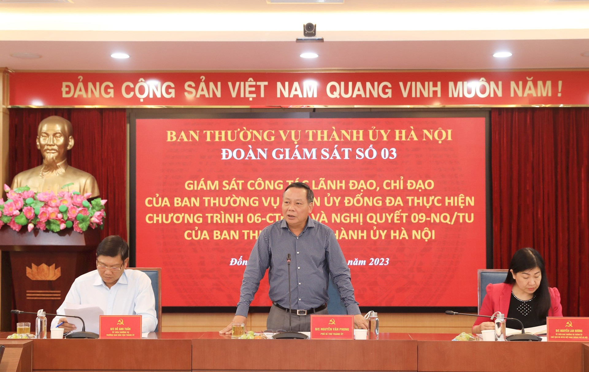 Phó Bí thư Thành ủy Hà Nội Nguyễn Văn Phong phát biểu tại buổi làm việc. Ảnh: UBND quận Đống Đa 