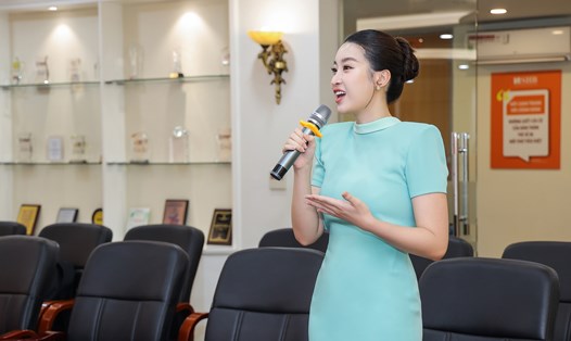 Hoa hậu Đỗ Mỹ Linh khoe vóc dáng thon gọn dù mới sinh con đầu lòng. Ảnh: Nhân vật cung cấp