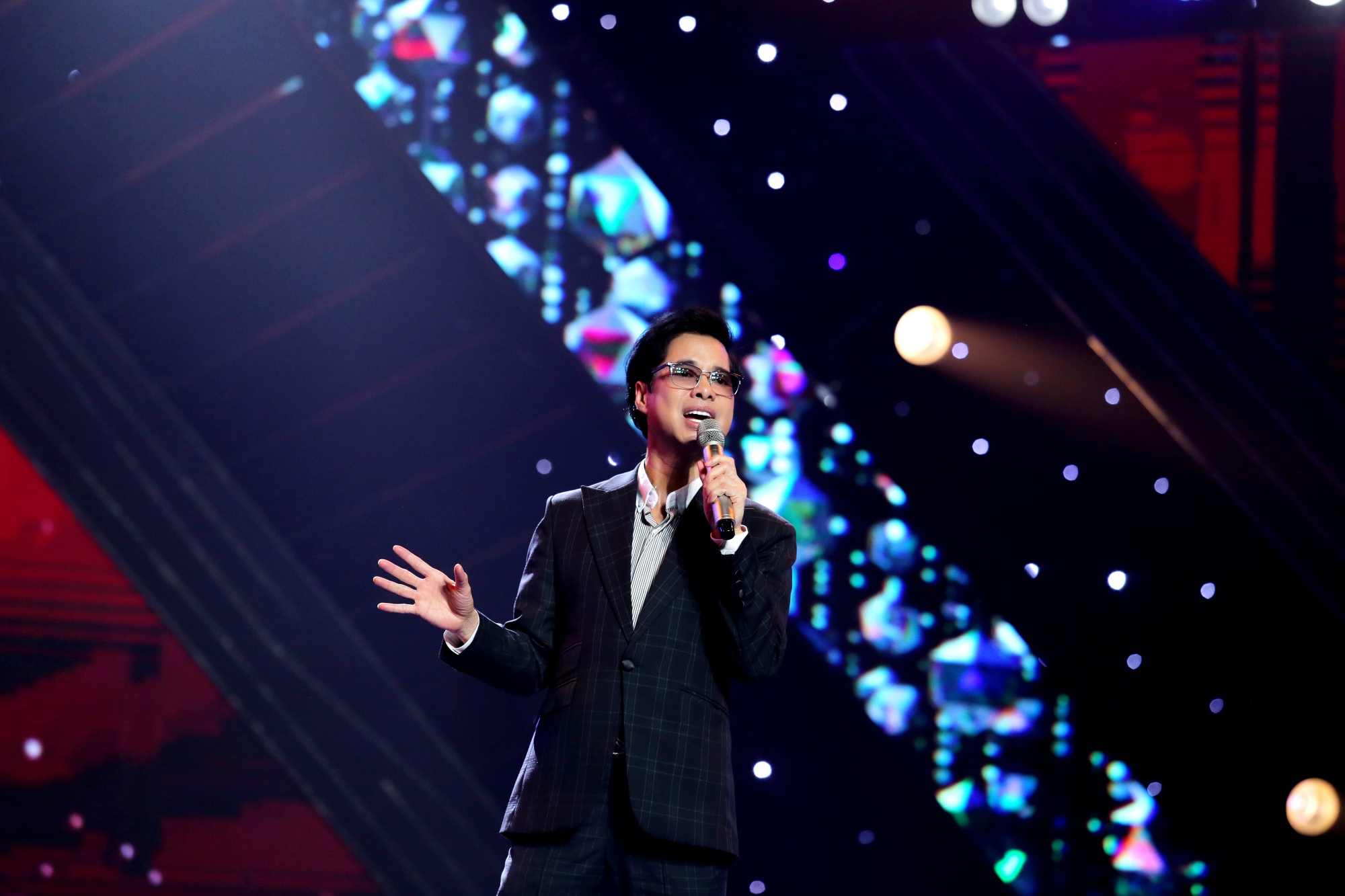 Ngọc Sơn tiết lộ về việc khắc phục trong việc phát âm tiếng Việt khi hát. Ảnh: NSX.