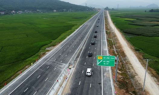 Bộ Giao thông Vận tải đang nghiên cứu chính sách thu phí trên cao tốc nhà nước đầu tư để đảm bảo lưu lượng hài hoà giữa các tuyến đường. Ảnh: Thành Vũ