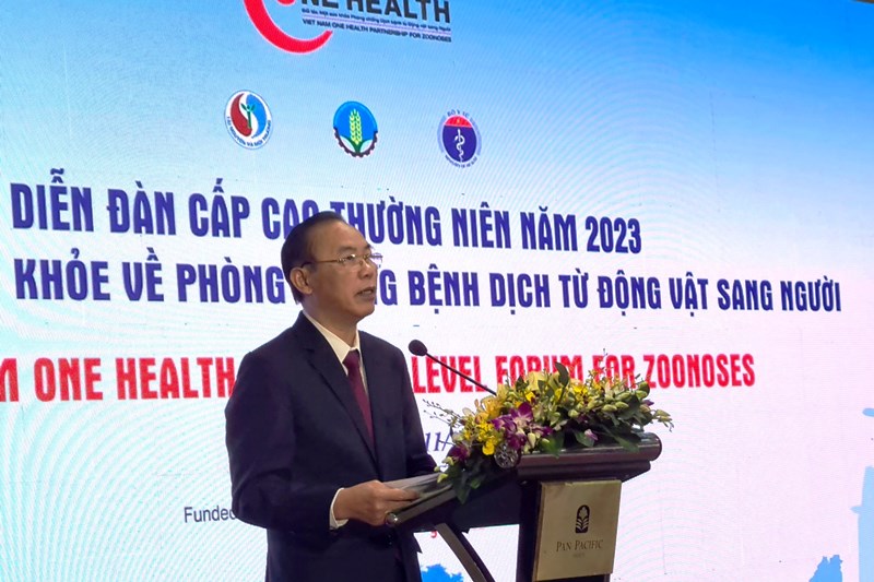 Thứ trưởng Phùng Đức Tiến chia sẻ về nỗ lực của Việt Nam trong ngăn chặn dịch bệnh lây từ động vật sang người. Ảnh: Vũ Long