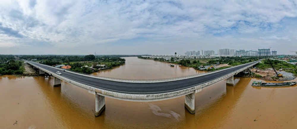 Dự án cầu Long Đại (tên cũ là dự án cầu đường Phước Thiện) nối đôi bờ của 2 phường Long Bình và Long Phước (TP Thủ Đức) có vốn đầu tư hơn 353 tỉ đồng, được phê duyệt năm 2015 và khởi công năm 2017. Dự kiến hoàn thành sau 2 năm, tuy nhiên phải tạm ngưng thi công vào năm 2019 do vướng giải phóng mặt bằng.