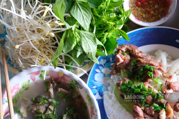 Đặc sản cơm bò, cháo bò An Giang. Ảnh: Phong Linh