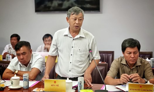 Ông Nguyễn Văn Bé Hai - Phó Giám đốc Sở Y tế Vĩnh Long phát biểu tại buổi họp báo. Ảnh: Hoàng Lộc