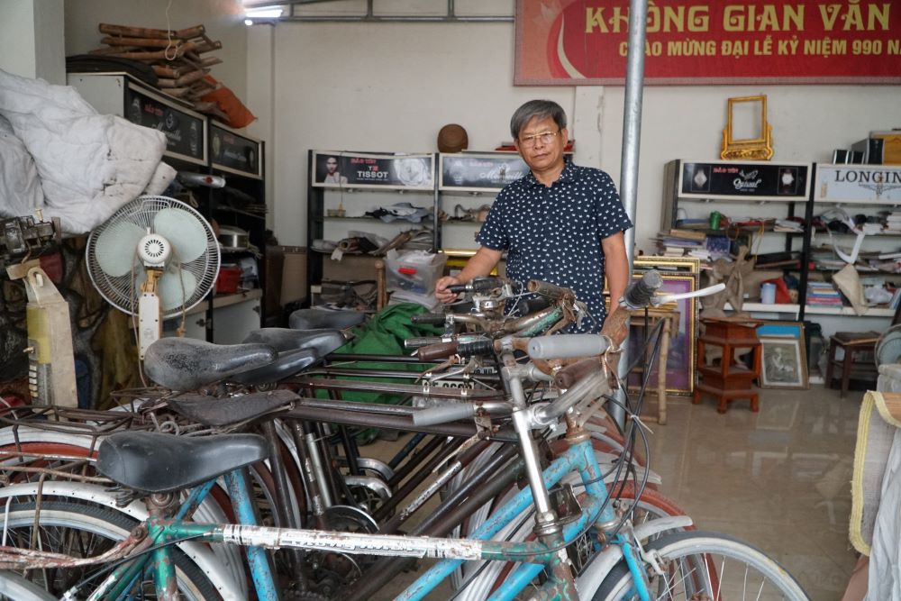 Hiện nay, bộ sưu tập của ông Ngôn có 52 chiếc xe đạp. Các xe có cách đây từ vài chục năm đến hơn 100 năm. Ảnh: Q.D