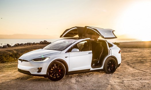 Tesla Model X có quãng đường lái xe ước tính ấn tượng 348 dặm (557 km). Ảnh: Tesla