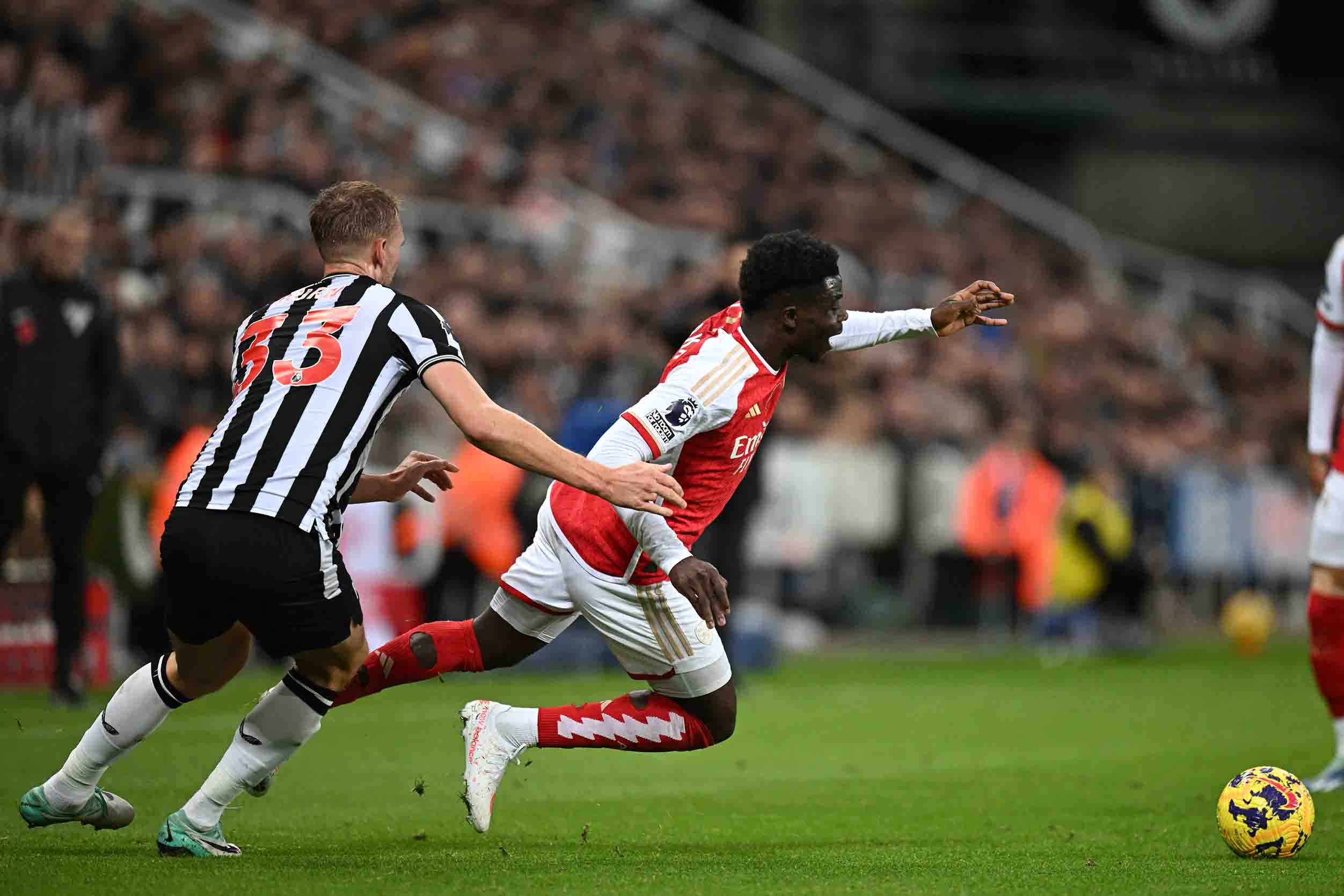 Bukayo Saka bị kèm quá chặt trong trận đấu với Newcastle. Ảnh: AFP