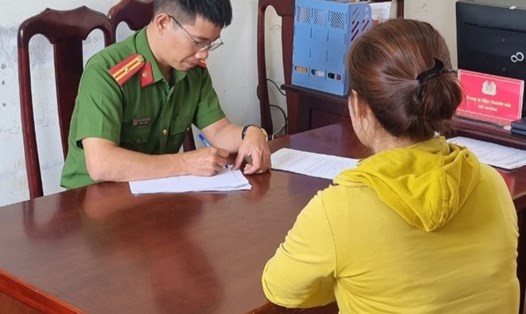 Cơ quan Cảnh sát điều tra Công an tỉnh Đắk Nông làm việc với đối tượng cho vay nặng lãi. Ảnh: Minh Quỳnh