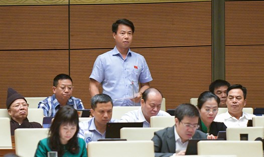 Đại biểu Hoàng Quốc Khánh - Đoàn ĐBQH tỉnh Lai Châu đề nghị làm rõ chức năng, nhiệm vụ và tổ chức hệ thống trạm y tế. Ảnh: Văn phòng Quốc hội