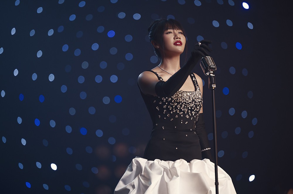 Văn Mai Hương gây ấn tượng với album “Minh tinh”. Ảnh: NSCC