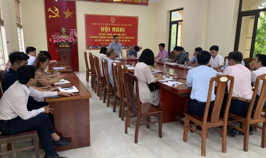 Một cuộc họp của UBND xã Xuân Thu báo cáo tiến độ giải phóng mặt bằng Dự án Cụm công nghiệp làng nghề Xuân Thu. Ảnh: Hanoi.gov.vn