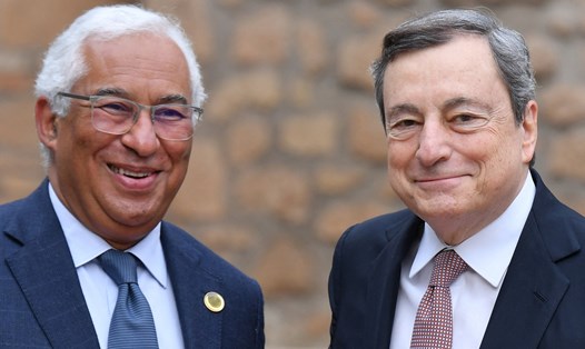 Thủ tướng Bồ Đào Nha António Costa (trái) thông báo từ chức ngày 7.11. Ảnh: AFP