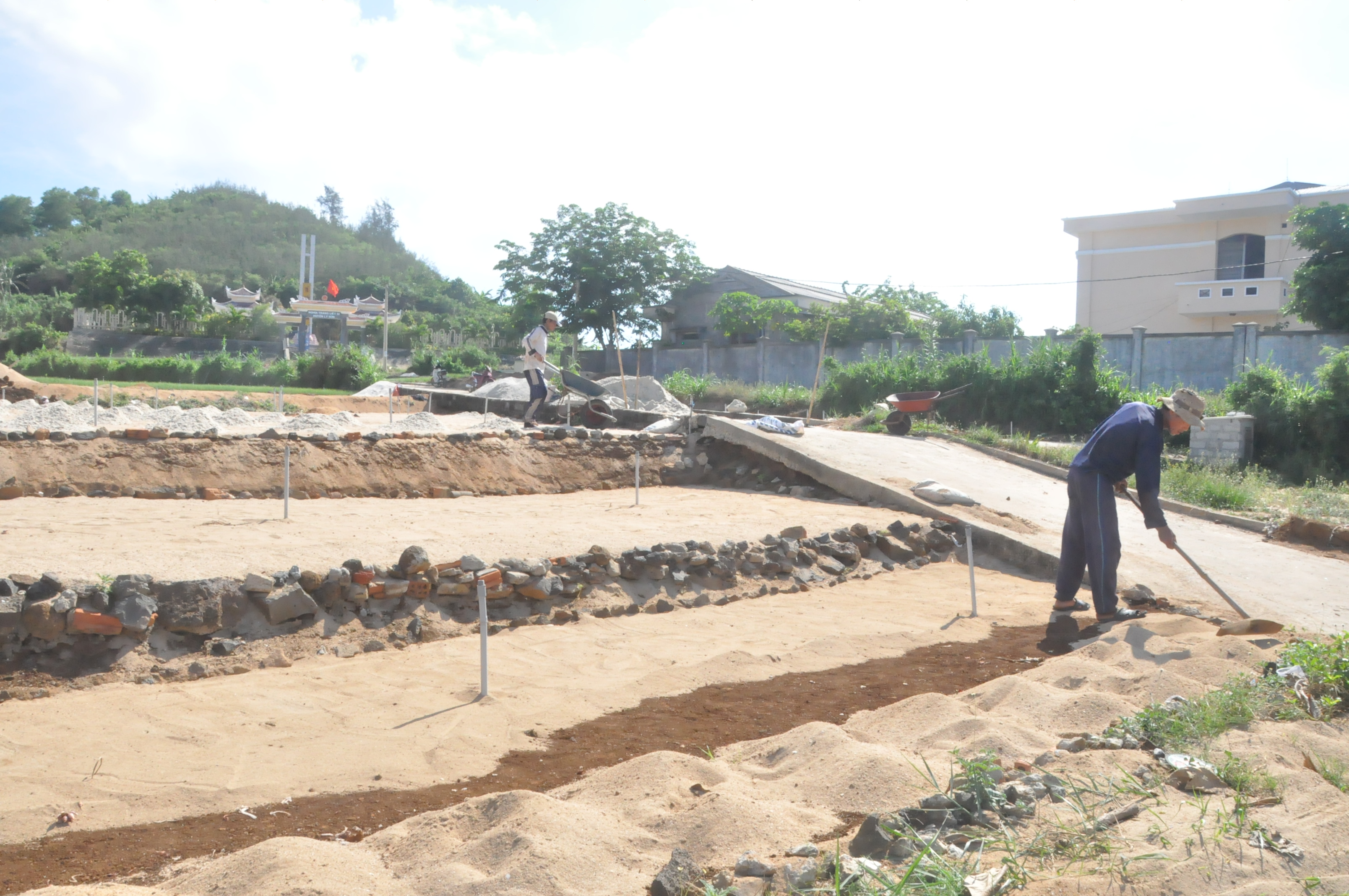 Đất sản xuất nông nghiệp ở Lý Sơn vốn rất ít, nhưng mang đặc thù riêng nên tạo ra nhiều giá trị kinh tế, văn hóa khác biệt. Ảnh: Thanh Hải