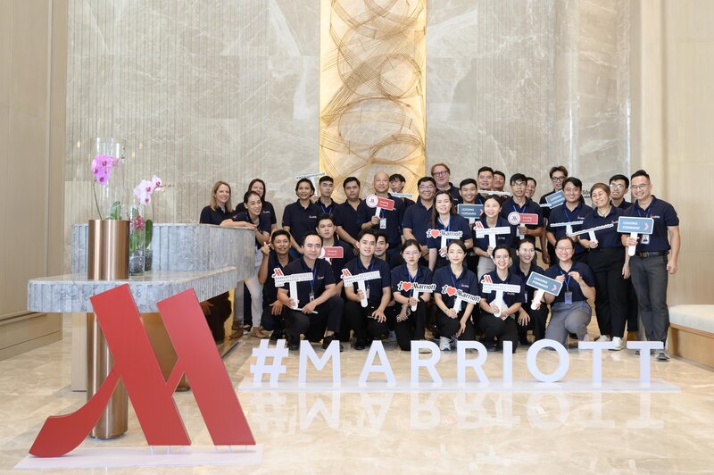 Hình ảnh đội ngũ quản gia Marriott tại tòa Lake. Ảnh: Thuỷ Nguyễn