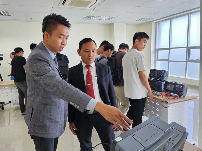 Đại học Bách khoa Đà Nẵng đang đẩy mạnh hợp tác giữa doanh nghiệp và nhà trường trong đào tạo. Ảnh: Thùy Trang
