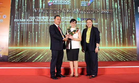Đại diện Cargill Việt Nam nhận giải thưởng trong khuôn khổ triển lãm Vietstock 2023. Ảnh: DN cung cấp