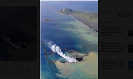 Núi lửa dưới biển phun trào tạo thành đảo mới ở Nhật Bản. Ảnh chụp màn hình