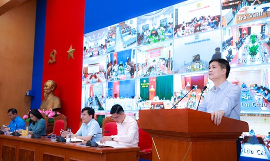 Phó Chủ tịch Tổng LĐLĐVN Ngọ Duy Hiểu chủ trì hội nghị. Ảnh: Hải Nguyễn