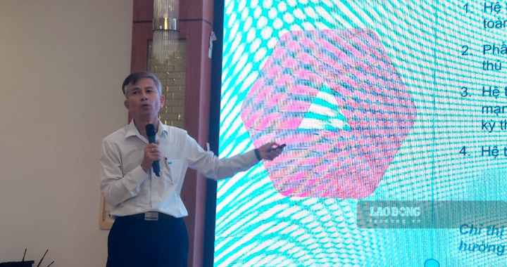 Ông Nguyễn Hữu Nguyên – Phó Giám đốc Trung tâm Ứng cứu khẩn cấp không gian mạng Việt Nam – thuộc Cục An toàn thông tin – Bộ Thông tin và Truyền thông trình bày tại Hội thảo. Ảnh: Nguyên Anh