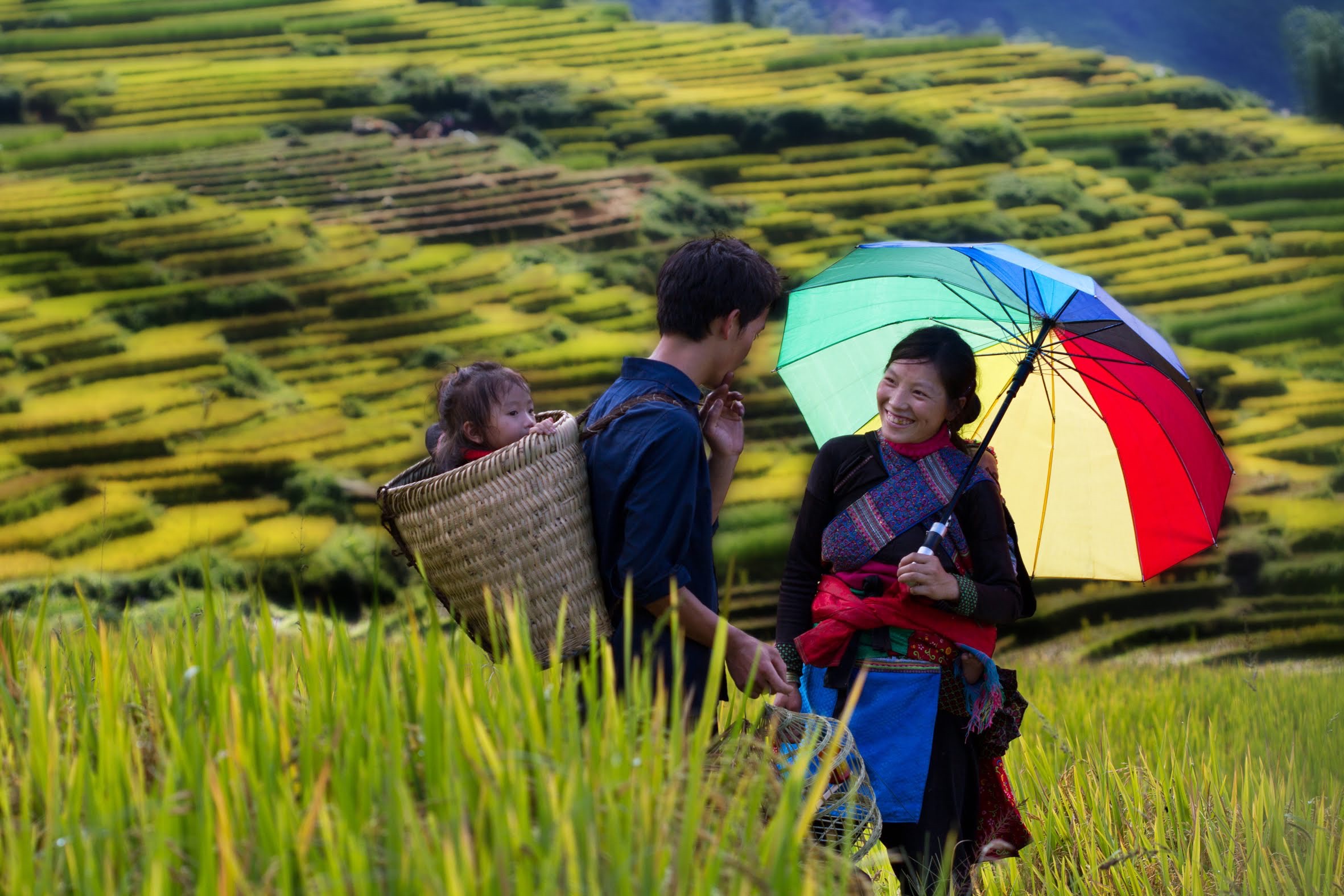 Ngôn ngữ, chữ viết riêng là tài sản quý báu cần được bảo tồn đối với các dân tộc thiểu số tại Việt Nam. Ảnh: Anh Vũ