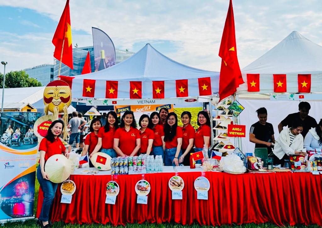 Người Việt Nam tại Cộng hòa Czech trong một sự kiện cộng đồng. Ảnh minh họa: Thanh Hà