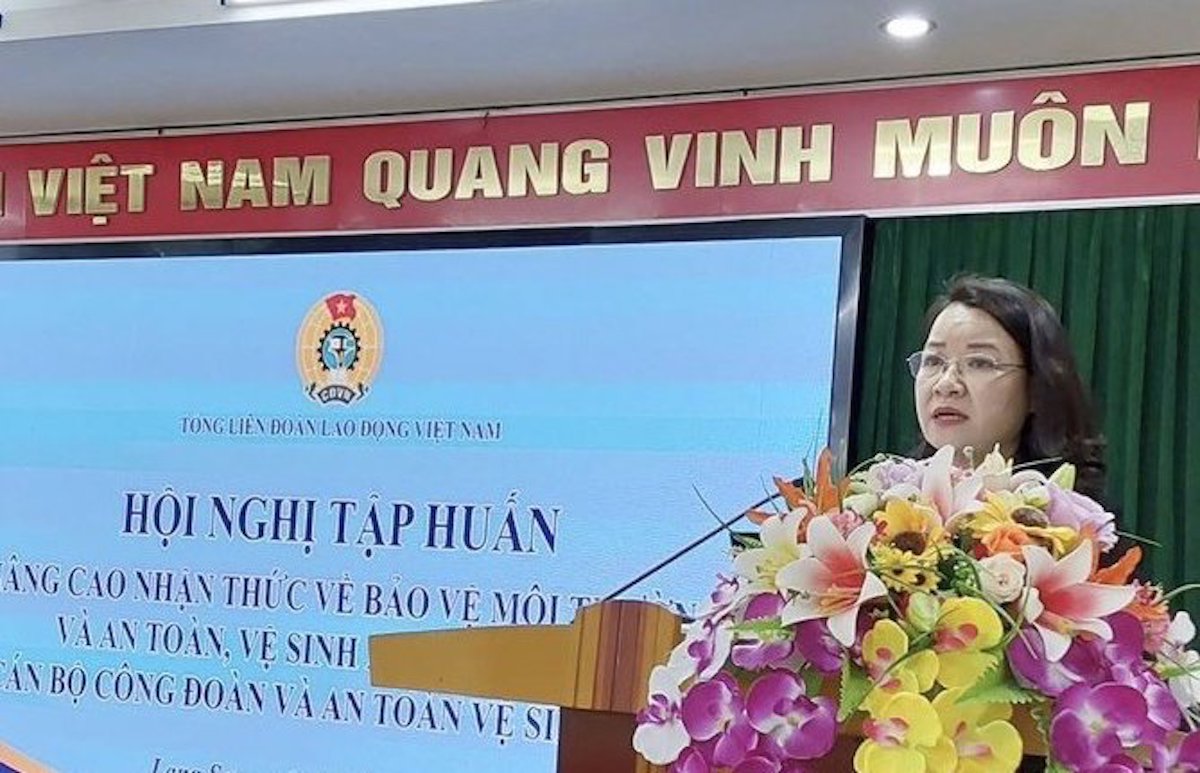 Bà Bế Thị Hoà - Chủ tịch LĐLĐ tỉnh Lạng Sơn - phát biểu tại hội nghị. Ảnh: Bùi Định