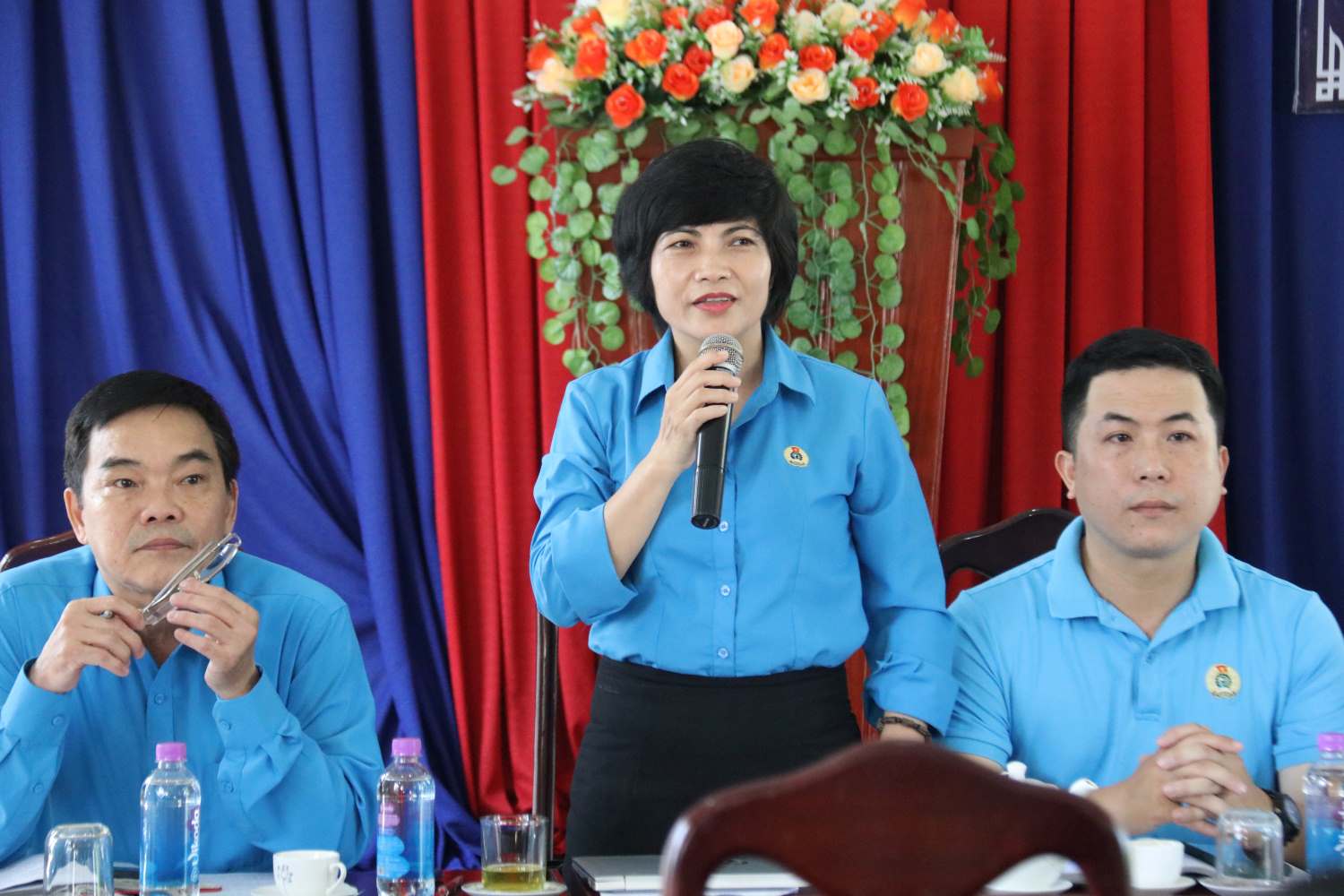 Thông qua hoạt động tư vấn Pháp luật được Công đoàn tổ chức, nhiều vướng mắc liên quan đến tiền lương của người lao động được tháo gỡ. Ảnh: Phương Linh