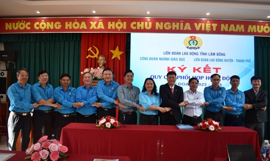Ký kết quy chế phối hợp Công đoàn Giáo dục tỉnh Lâm Đồng và các LĐLĐ huyện, thành phố trong tỉnh. Ảnh: Đ.Thiệm