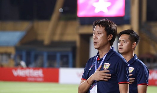 Huấn luyện viên Nguyễn Thành Công bị nhắc nhở sau vòng 3 V.League 2023-2024. Ảnh: Minh Dân