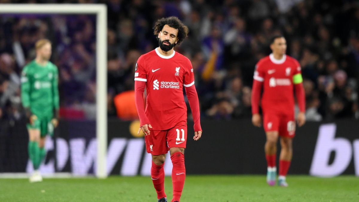 Mohamed Salah và các ngôi sao khác vào sân ở hiệp 2 cũng không cứu được Liverpool. Ảnh: Eurosport