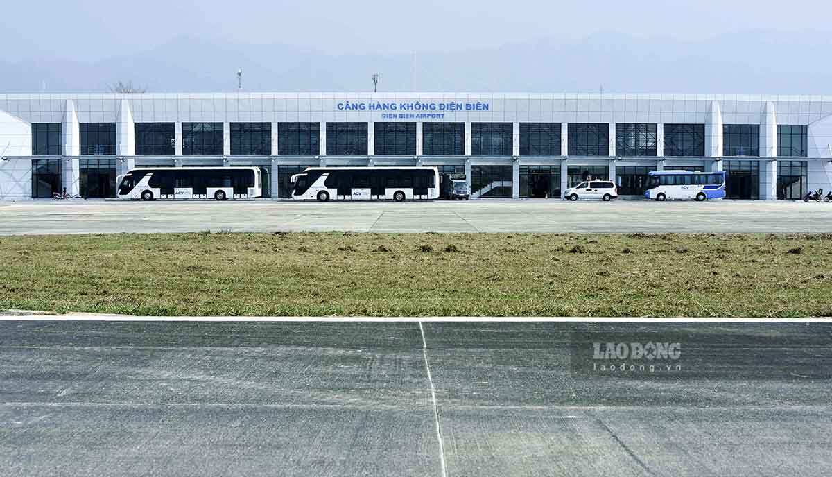 Nhà ga hành khách Cảng hàng không Điện Biên được cải tạo, nâng cấp với các trang thiết bị hiện đại và đồng bộ, đáp ứng đủ không gian sử dụng phục vụ hành khách, tạo điều kiện thuận lợi về môi trường hoạt động hàng không cũng như phát triển các dịch vụ phi hàng không.